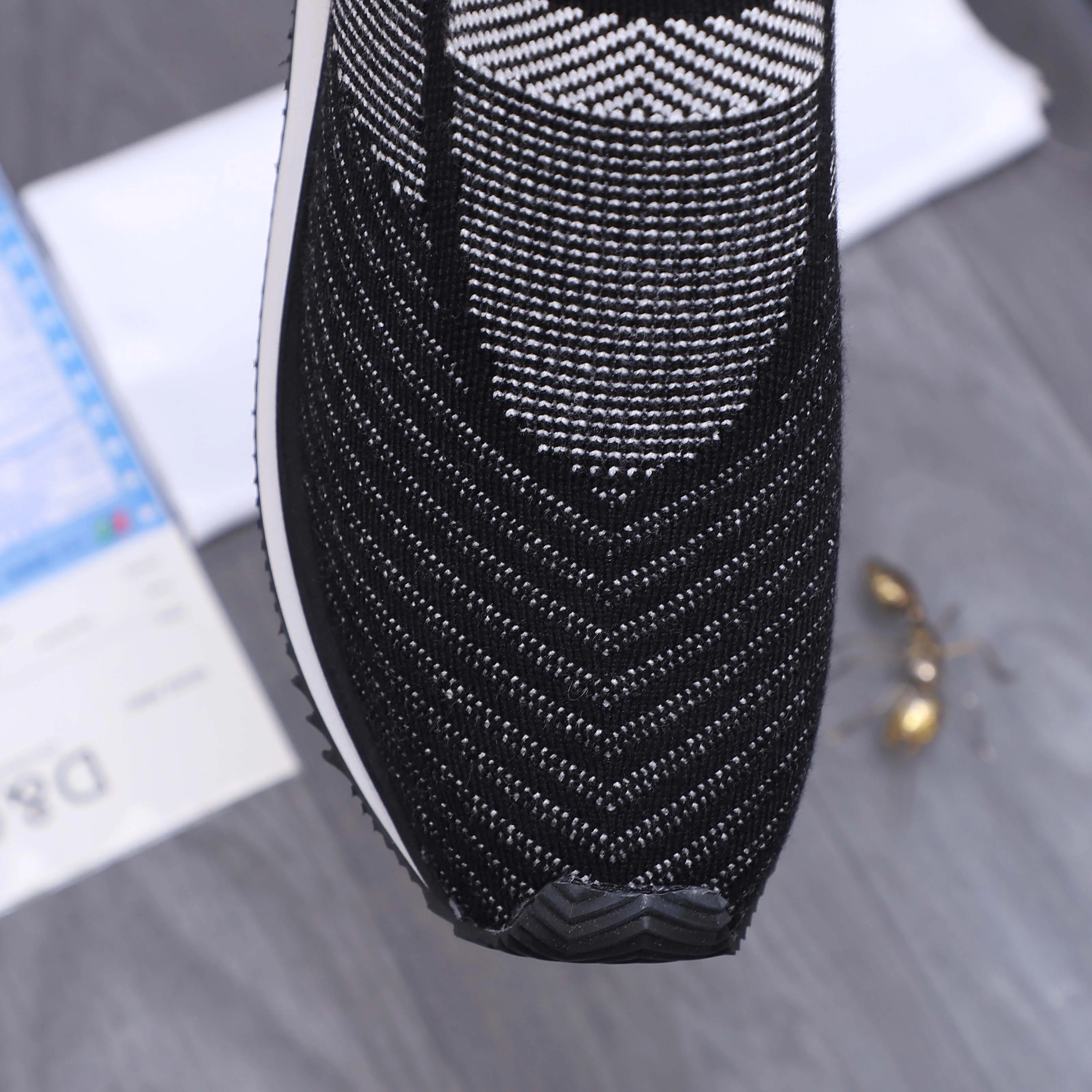Men's shoes 💰p360 Product trademark: DG (Dolce & Gabbana) casual shoes for couples. Regular size: 36-46 (45.46 is custom-made and non-refundable) Product materials: Selected fly-knit breathable upper, cowhide insole, rubber outsole